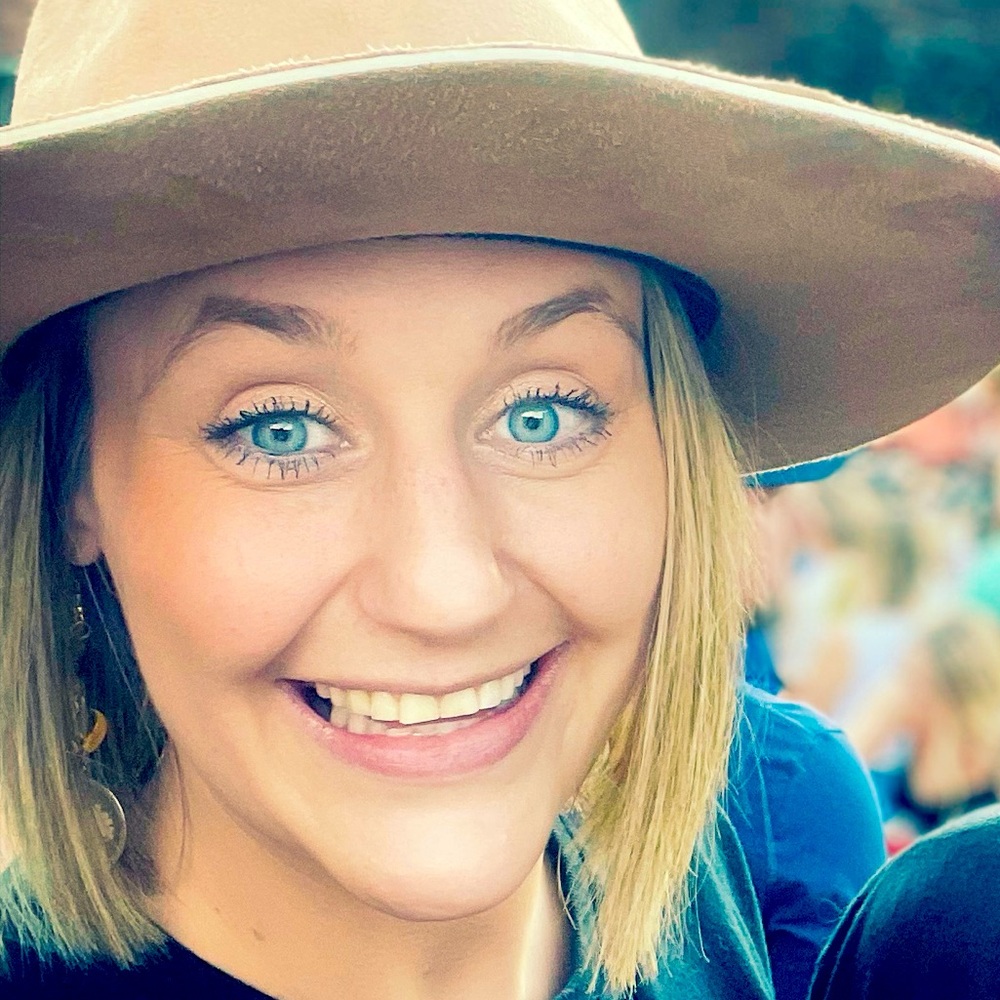 Meet your Posher, Alexandra